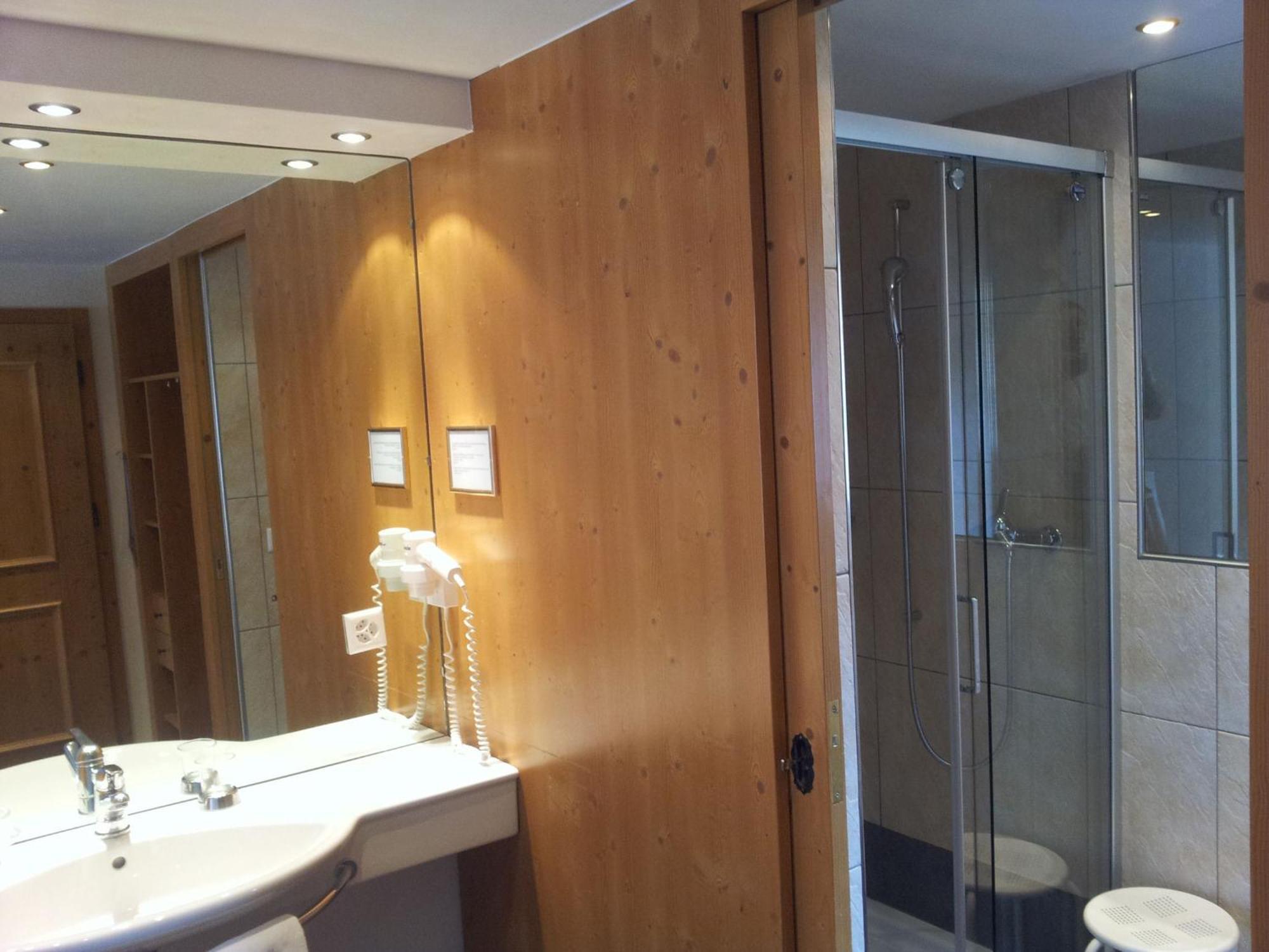 Hotel Dufour Chalet - Adults Only Zermatt Habitación foto