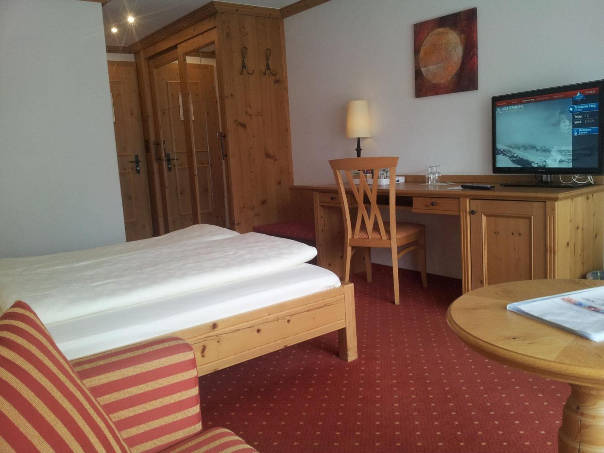 Hotel Dufour Chalet - Adults Only Zermatt Habitación foto